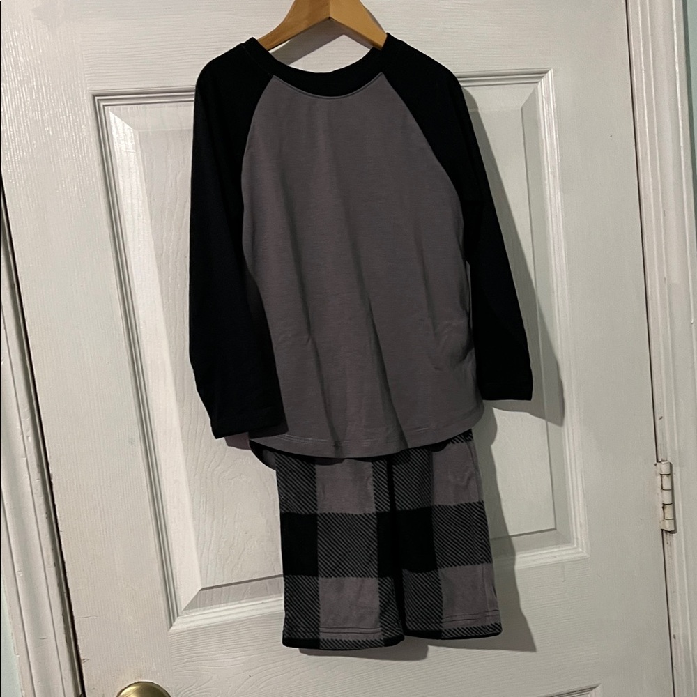 GAP Kids Black and Gray Plaid Pajama Set size 4 NWT